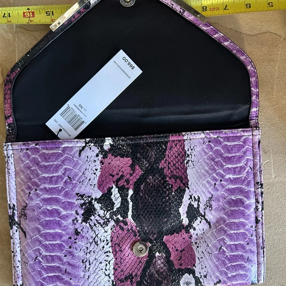 BCBGeneration Raspberry Purple Snakeskin Envelope‎ Clutch Bag BFZ1410N-600 NEW